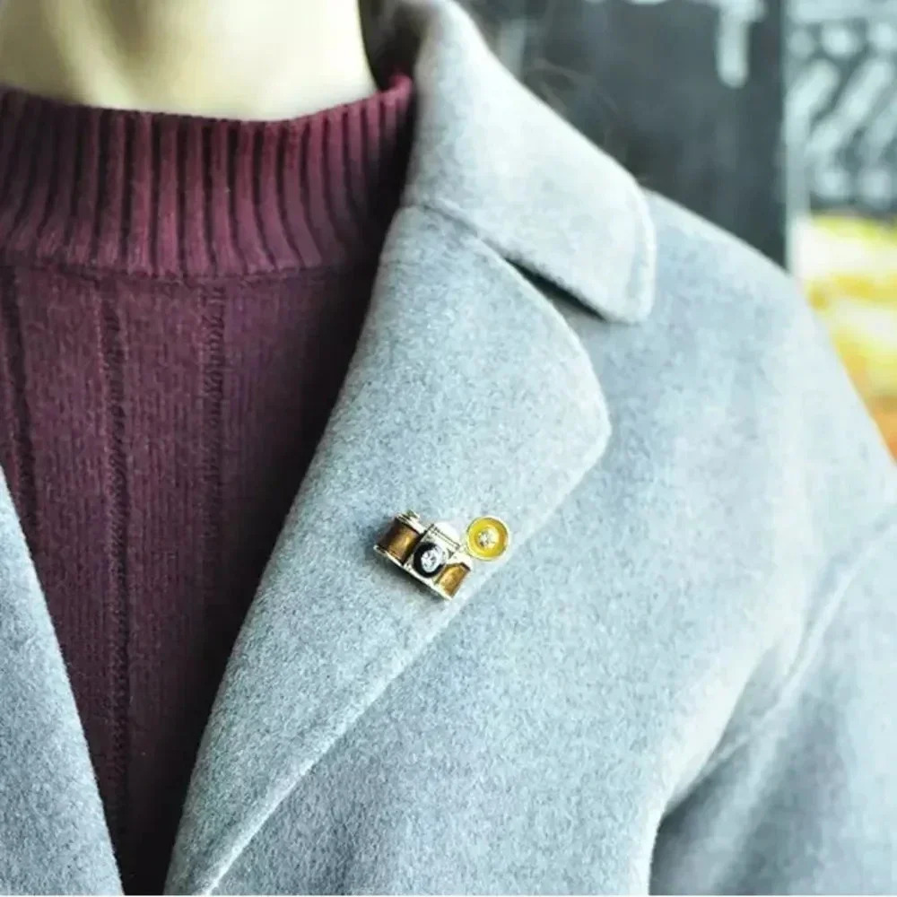 VQ Camera Brooch - Picture 2 of 6